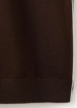 Fine knit sweater with contrasting