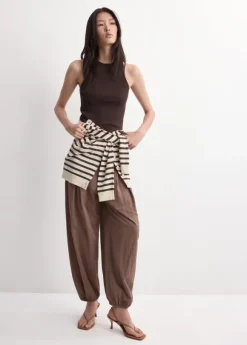Fitted fine-knit top