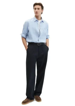 Kent collar, long sleeves, one rect