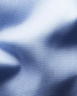 Ljusblå hundtandsmönstrad skjorta