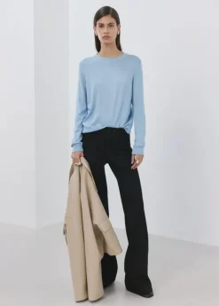 Round-neck knitted sweater