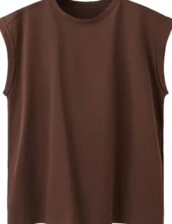 Short-sleeved t-shirt with shoulder