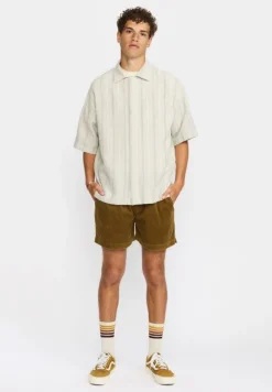Short-sleeve shirts