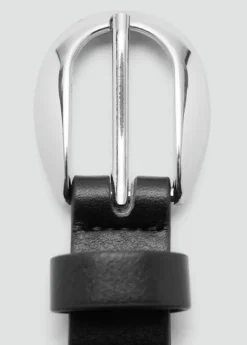 Thin eyelets belt
